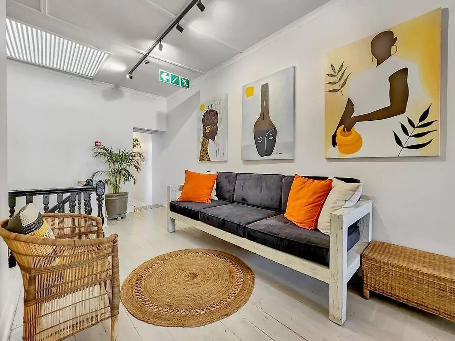 Contemporary And Stylish Apartment In Observatory Cape Town 0*,
