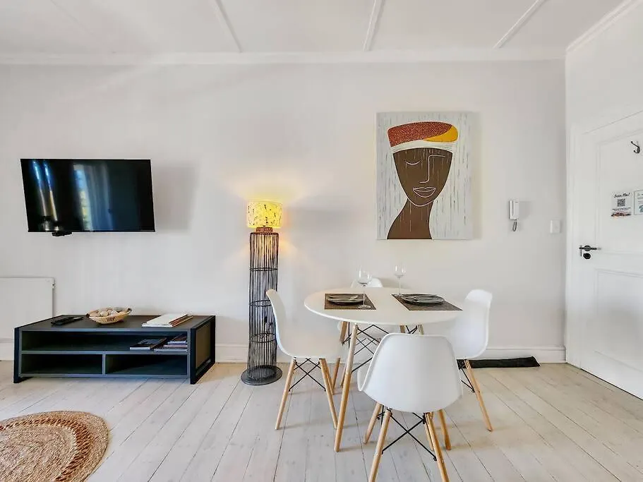 Contemporary And Stylish Apartment In Observatory Cape Town